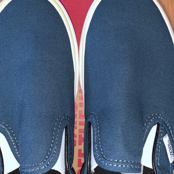 Vans - Picture 3 of 8